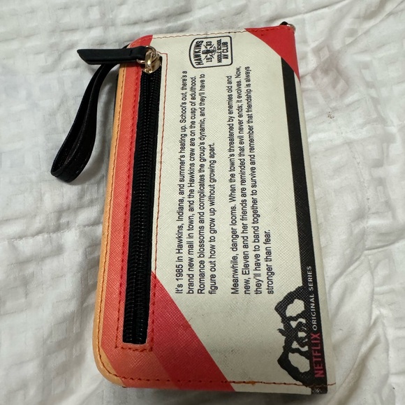 STRANGER THINGS Multicolor Wristlet/Wallet - Picture 5 of 5
